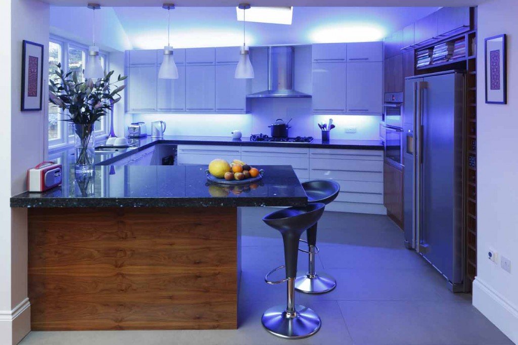 Как выбрать светодиодную ленту для подсветки кухни?