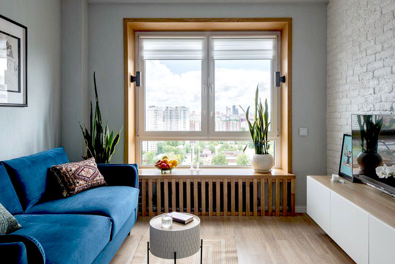 Подоконник и откосы облицовывают одинаковым материалом, собирая в единое целое