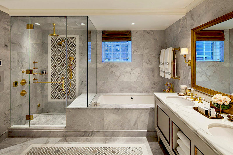 Ванная комната в стиле неоклассика – пол является базисом интерьера