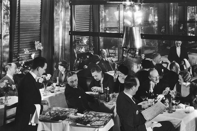 Рулонные шторы в кафе в США 30-х годов XX века
