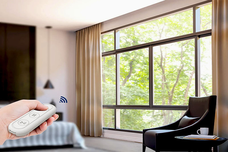 Модные карнизы для штор 2026 – управление с пульта