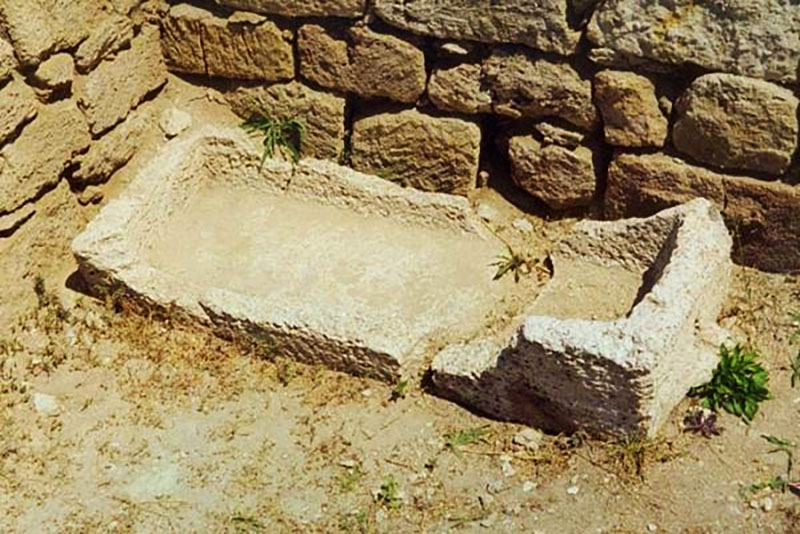 В Индии во время проведения археологических раскопок была найдена древнейшая каменная ванна