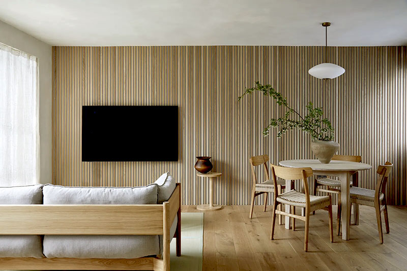 Гостиная в японском стиле – обычный белый натяжной потолок матовой фактуры