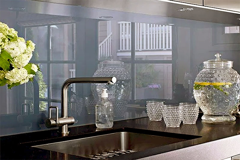 Кухонный фартук из закаленного стекла