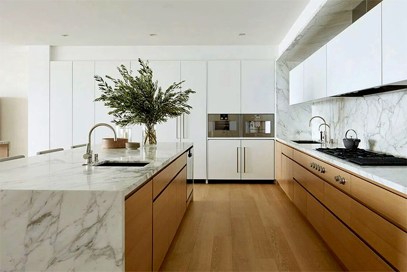 Кухня в стиле минимализм – потолок максимально незаметный