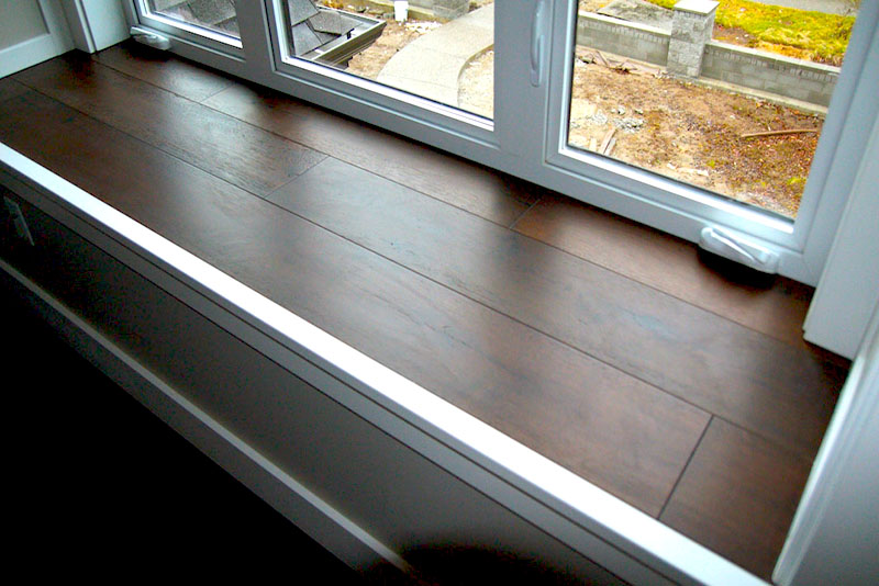 Становятся популярными подоконники из керамогранита