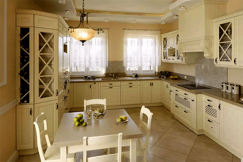 Интерьер кухни-гостиной в стиле прованс – классическая люстра