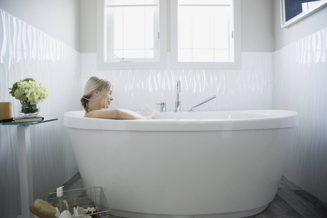 GettyImages-woman-in-bath-Hero-Images.jpg Женщина в ванне