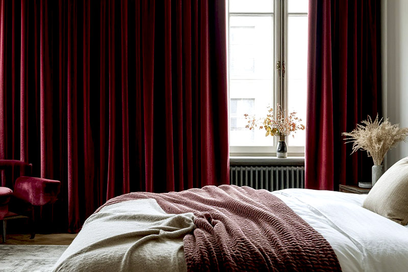 Шторы в спальне в современном стиле 2026 год – акцент на фактуре