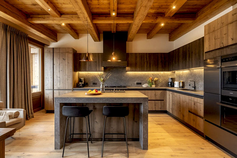 Стиль шале в интерьере кухни – создание многослойной световой среды