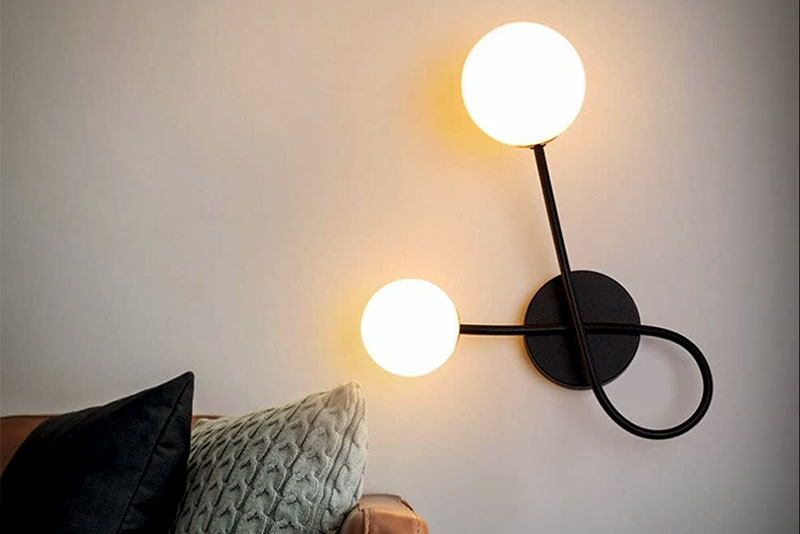 Модные настенные бра 2026 года – асимметрия