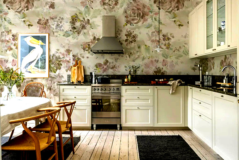 Модные обои на кухню в 2026 году – акварельная флористика
