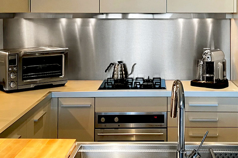 Кухонный фартук из листов нержавеющей стали