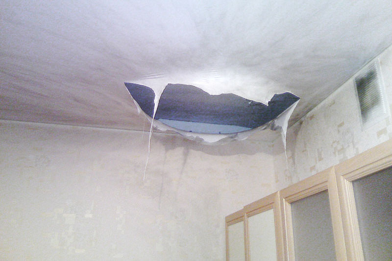Важный факт – монтаж натяжных потолков не допустим в помещениях с пониженной температурой во избежание риска разрыва полотна