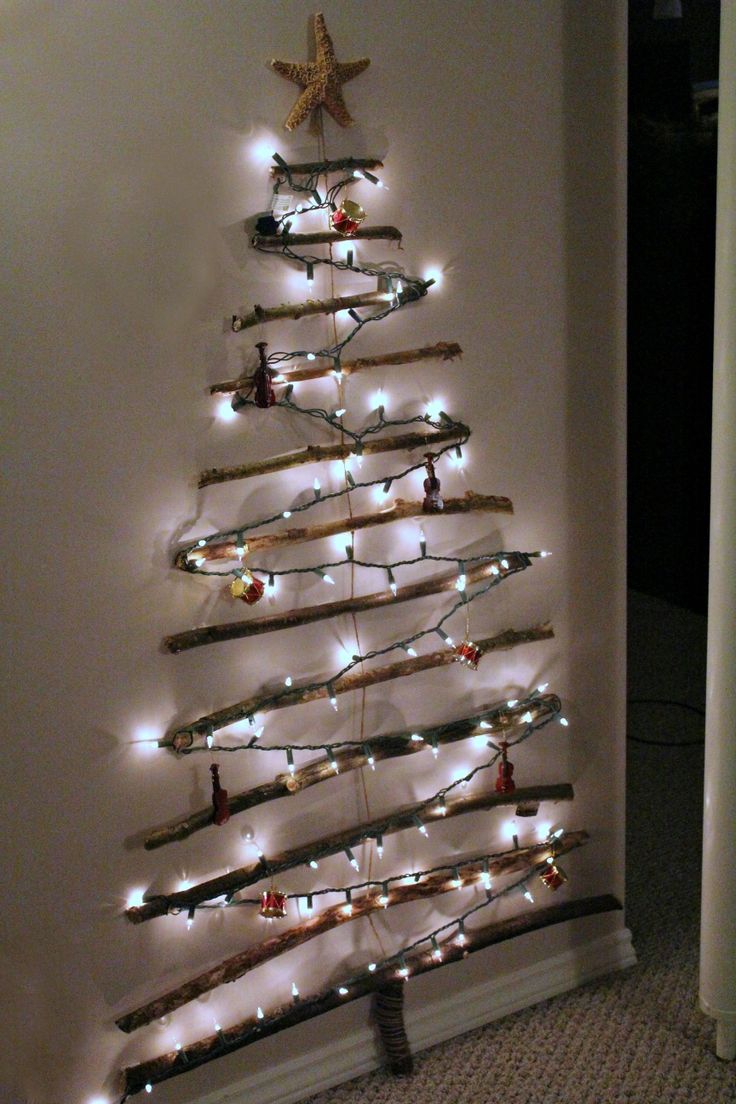 lighted-wall-christmas-tree-photo-3.jpg